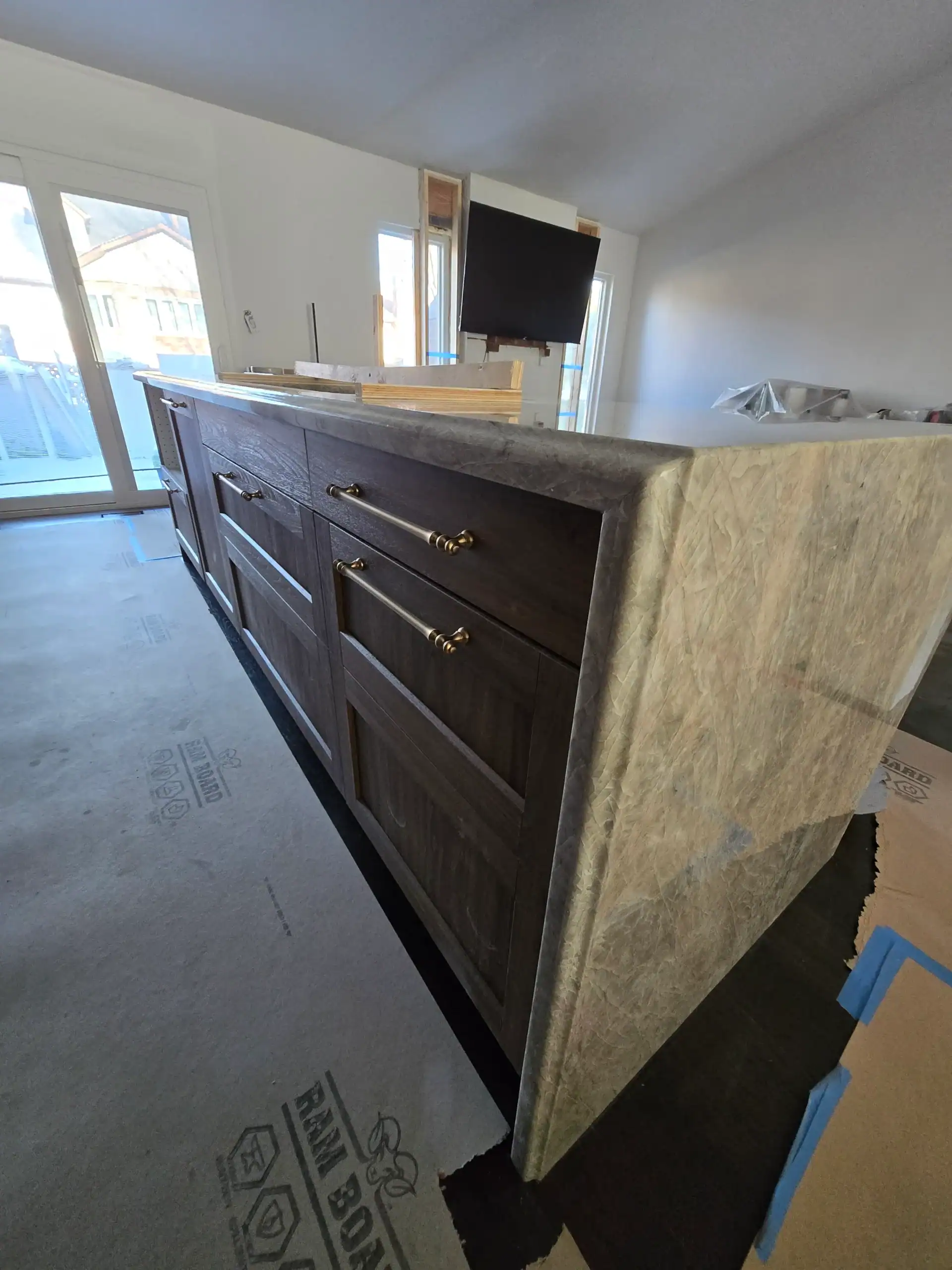 Ogee edge detail on Perla Sky quartzite countertop installed on a kitchen island in Ontario