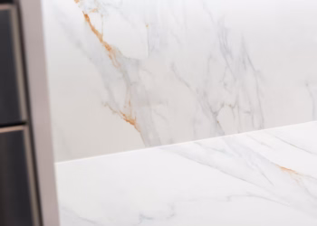 Bookmatched MSI Calacatta Lapiza quartz backsplash installed by Stone Valley Countertops in Oakville Ontario highlighting mirrored marble style veining and precision fabrication