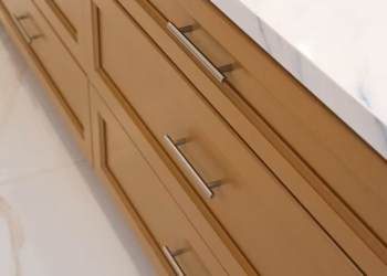 Mitered edge detail on MSI Calacatta Lapiza quartz kitchen island installed by Stone Valley Countertops in Oakville Ontario highlighting seamless edge craftsmanship and polished finish